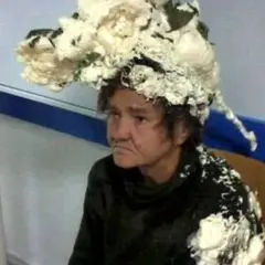 Jak usunąć piankę montażową z ubrania bez uszkodzenia tkaniny