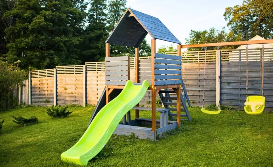 Domek dla dzieci DIY: Jak zbudować bezpieczny plac zabaw?