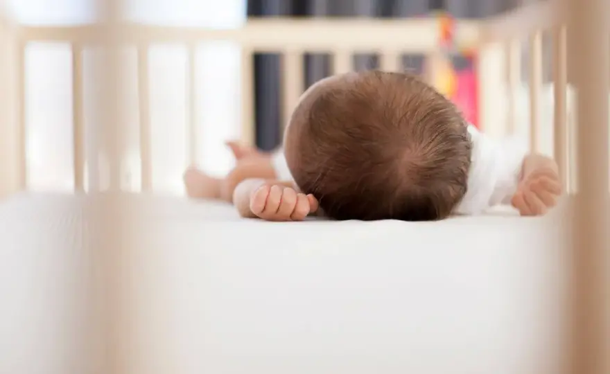 Jaki materac dla noworodka? Bezpieczne i komfortowe opcje dla malucha